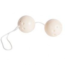 Пластиковые вагинальные шарики на шнурке «Plastic Ball Vibratone» от компании Gopaldas, цвет белый, 7334 BX GP, длина 22 см., со скидкой