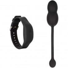 Перезаряжаемые вагинальные шарики с дистанционным управлением с помощью браслета «Wristband Remote Ultra-Soft Kegel» от компании California Exotic Novelties, черные, SE-0077-27-3, бренд CalExotics, цвет черный, длина 7.5 см.