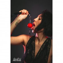 Красный кляп-шарик «Party Hard Love Spell» с застежкой на замок, Lola Games 1144-02lola, из материала пластик АБС, длина 64 см., со скидкой