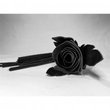 Черная кожаная плеть с лаковой розой в рукояти, БДСМ арсенал 54073ars, цвет черный, длина 40 см., со скидкой