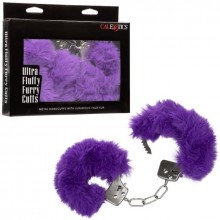 Металлические наручники с искусственным мехом «Ultra Fluffy Furry Cuffs», цвет фиолетовый, California Exotic Novelties SE-2651-60-3, бренд CalExotics, длина 27.25 см.