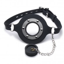 Силиконовый кляп-кольцо «Pie Hole Silicone Feeding Gag» с пробкой на цепочке из коллекции Master Series, цвет черный, XR Brands XRAG301, диаметр 5.8 см.