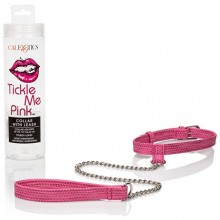 Ошейник с поводком «Tickle Me Pink», цвет розовый, размер OS, California Exotic Novelties SE-2730-20-2, бренд CalExotics, из материала ПВХ, длина 56 см.